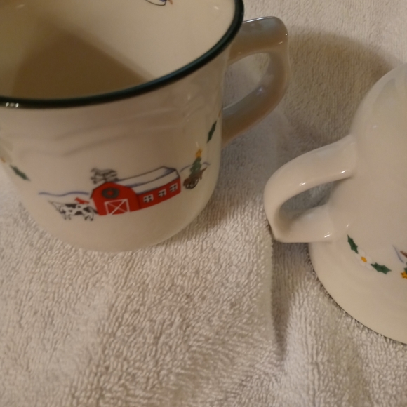 Set of 2 Christmas holiday cups - Picture 3 of 6